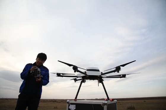 Controllo a distanza Autopilota di controllo dei parassiti GPS Drone con disinfettore contenente liquido