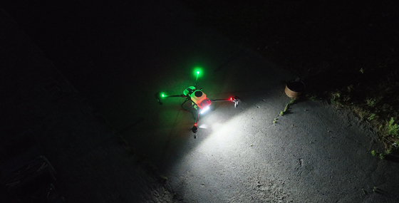 Drone a spruzzatore agricolo con grande carico utile